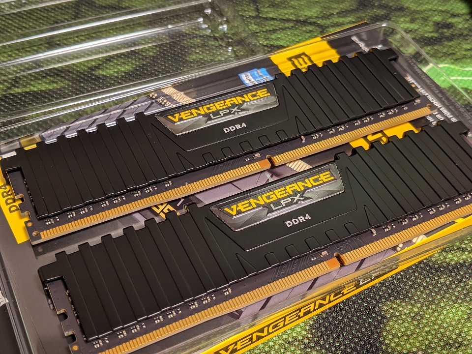 corsair-CMK16GX4M2A2666C16-1